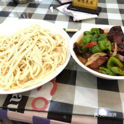 群众吃瓜拌面视频,一场别开生面的群众美食盛宴