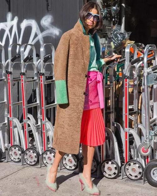 穿裙子吃瓜视频,穿裙子吃瓜，解锁夏日清凉新姿势