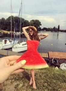 穿裙子吃瓜视频,穿裙子吃瓜，解锁夏日清凉新姿势