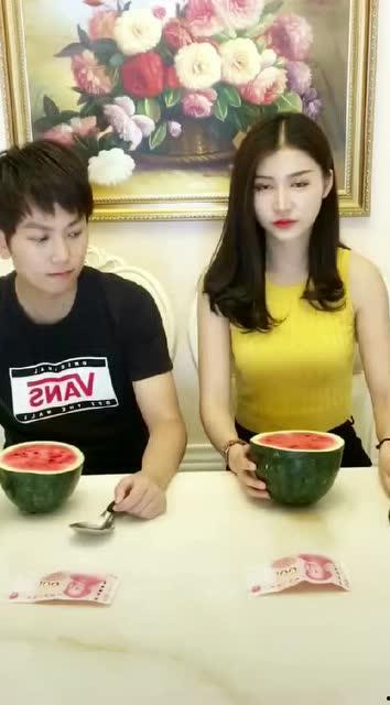 吃瓜老公和弟弟,吃瓜老公与弟弟的甜蜜日常