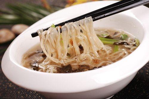 吃八瓜鱼面条,探寻传统美食的独特魅力