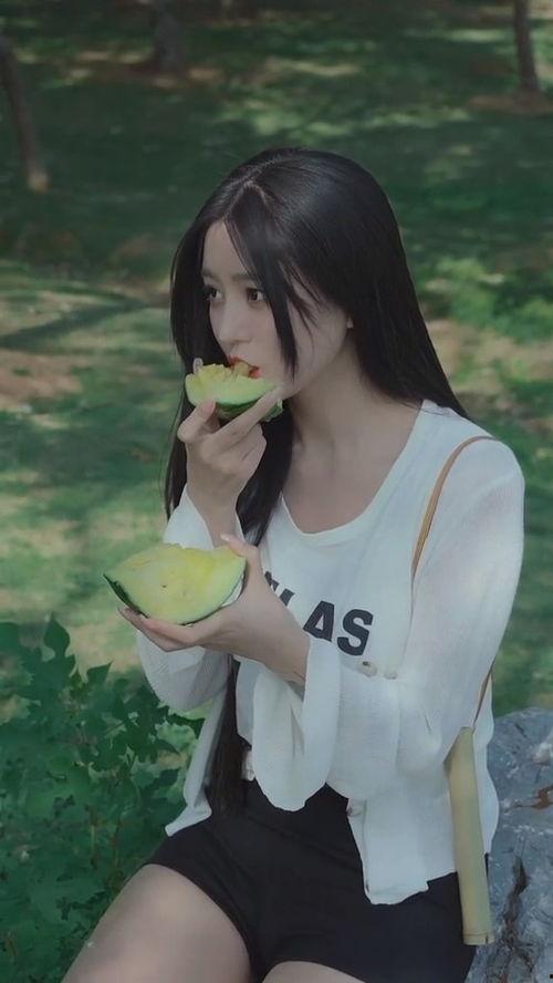 康县美女吃瓜事件,网络热议背后的真相与反思