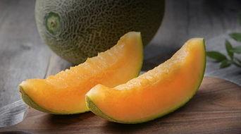 吃哈密瓜很香,尽享夏日美味时光