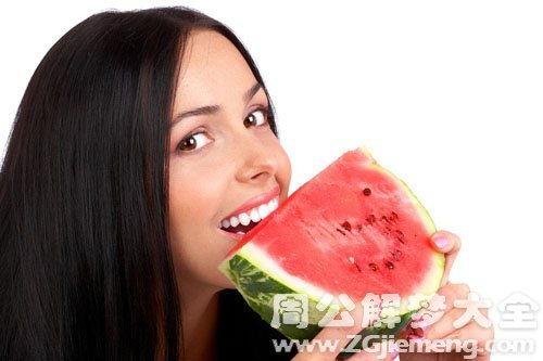 梦见别人摘瓜吃瓜好不好,梦见他人摘瓜吃瓜吉凶预兆