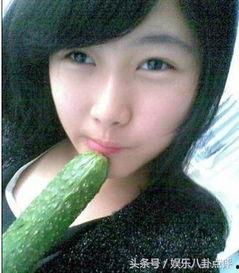 美女吃酸瓜,美女品尝酸瓜的美丽瞬间