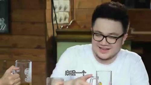 路人吃瓜图片,路人围观吃瓜，揭秘生活百态