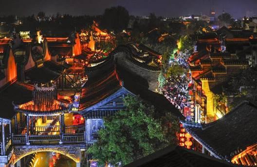 台儿庄古城吃瓜事件